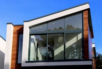 pexels photo 323776 323776 Contemporary house in Poole, UK featuring a sleek design with large glass windows and wood paneling.